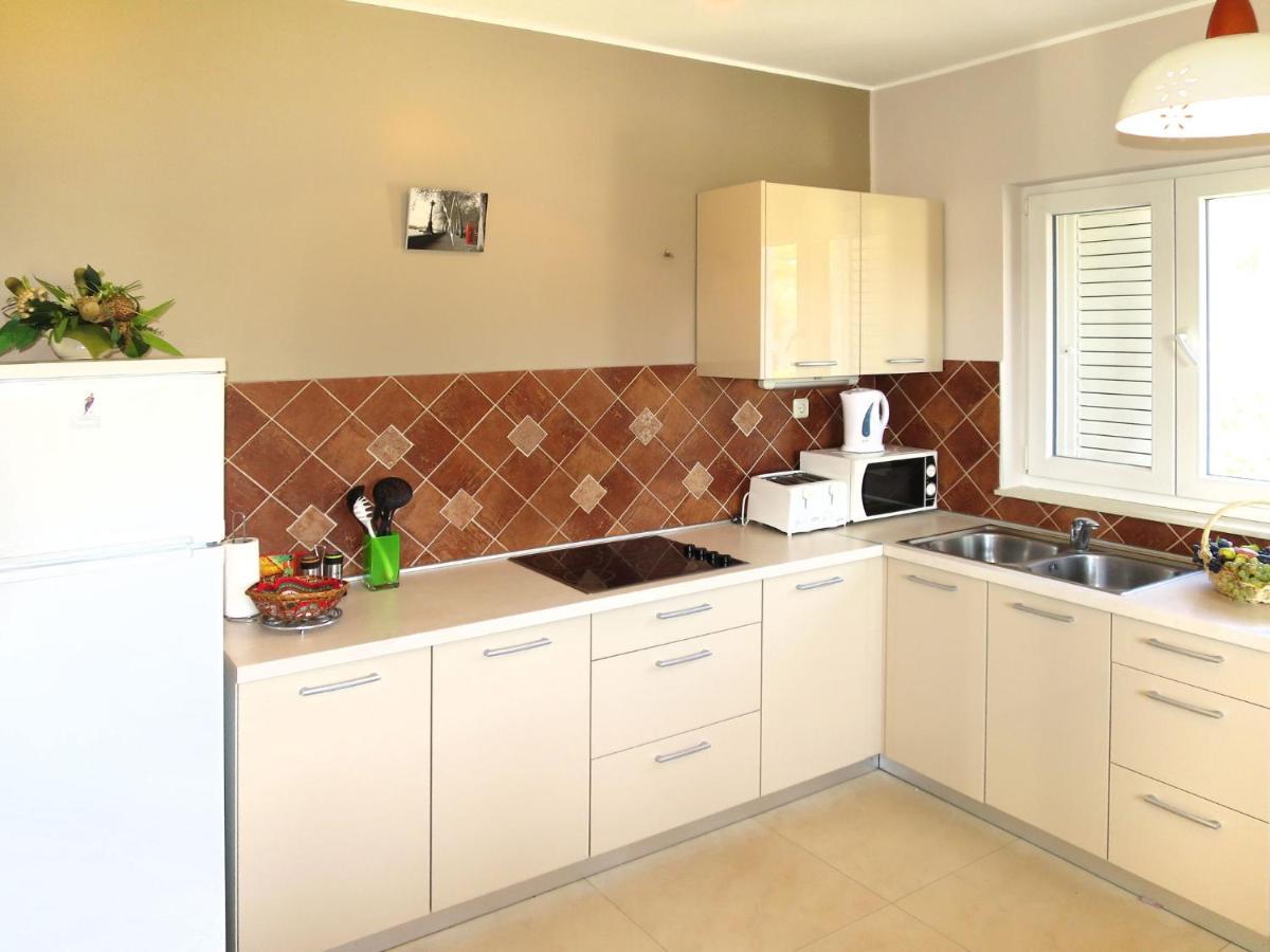 Perisa - Sib240 By Interhome